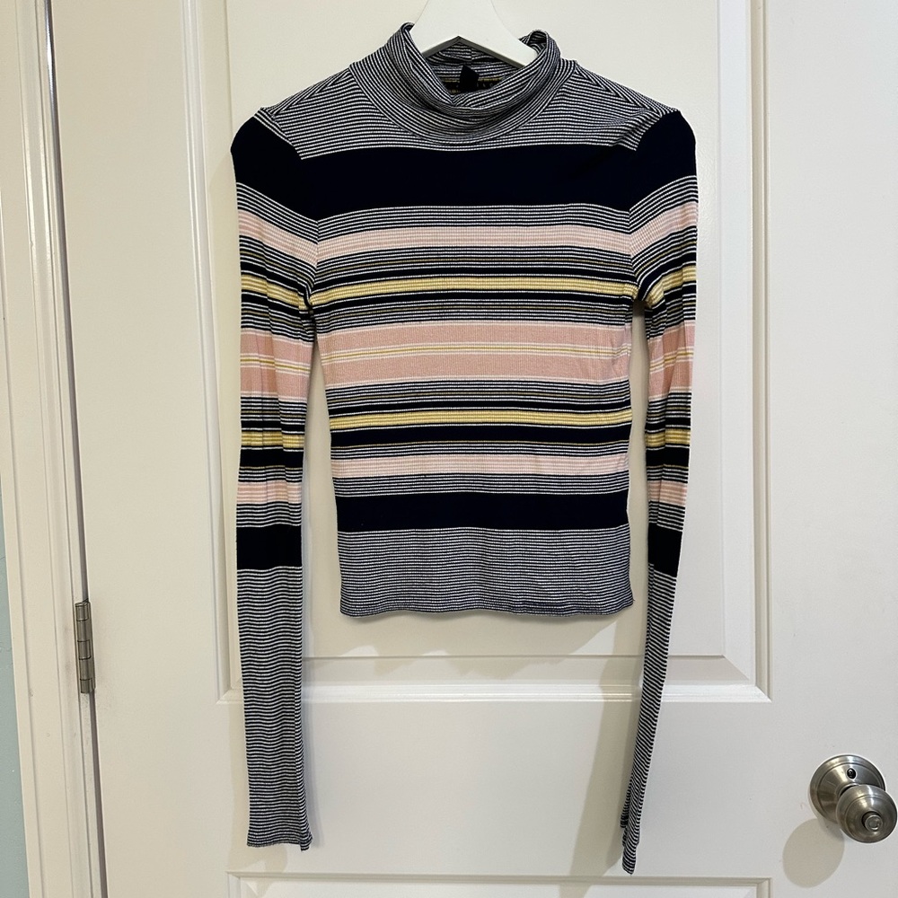 Long sleeve ribbed mock neck tee